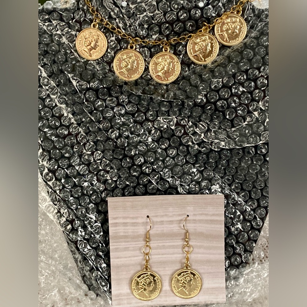 BEAUTIFUL GOLD-TONE COIN EARRINGS AND MATCHING BRACELET SET